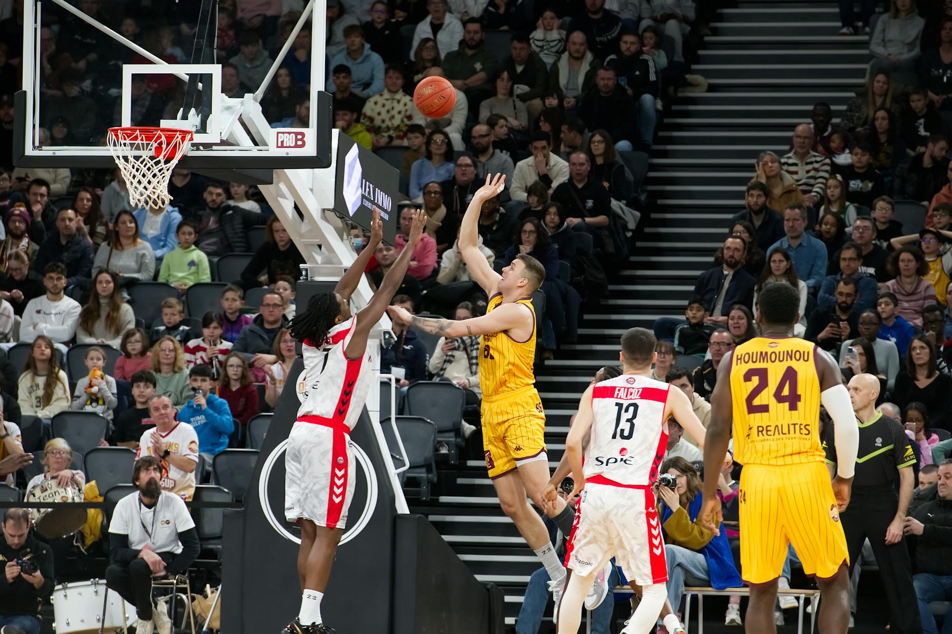 Frozen in Time: The 10 NBA Buzzer-Beaters That Broke the Internet Before the Internet Existed