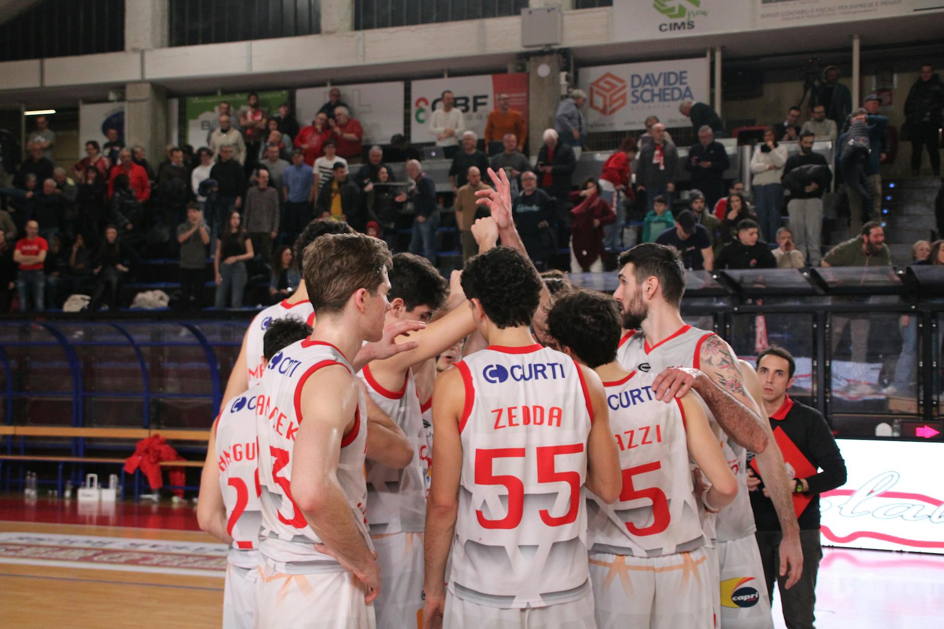 When the Clock Hit Zero: 10 Last-Second Scores That Absolutely Broke the Internet Before the Internet Existed